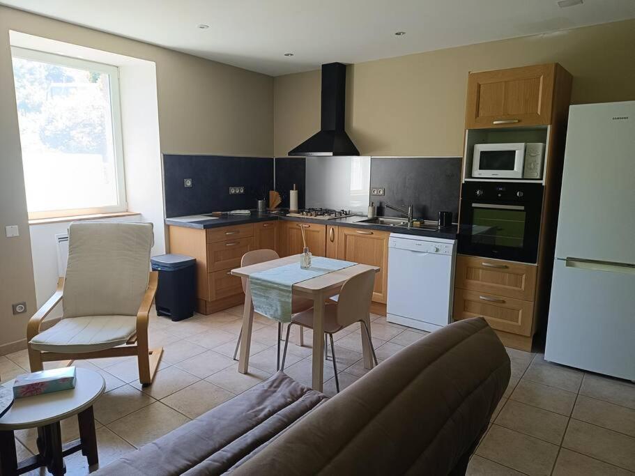Appartement 2 A 4 Personnes Antraigues Exteriör bild