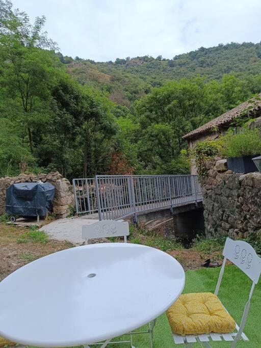 Appartement 2 A 4 Personnes Antraigues Exteriör bild