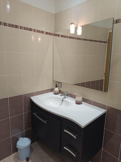 Appartement 2 A 4 Personnes Antraigues Exteriör bild