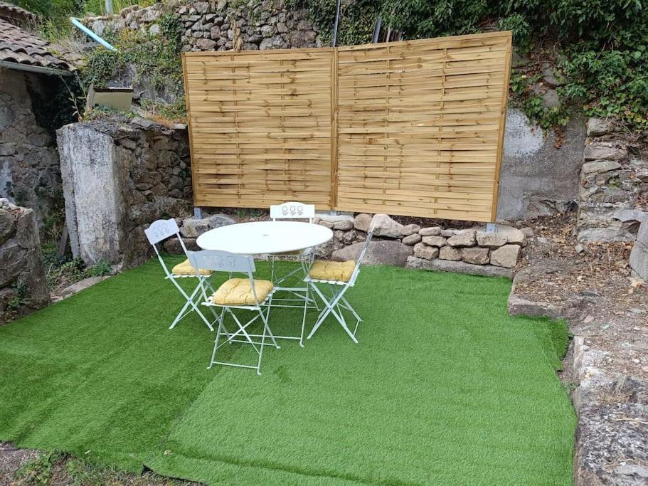 Appartement 2 A 4 Personnes Antraigues Exteriör bild